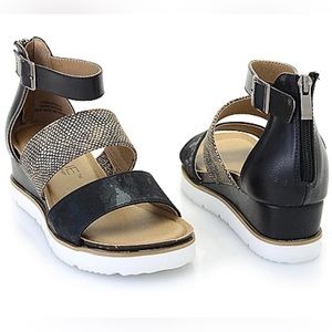 Corkys Livingston Wedge